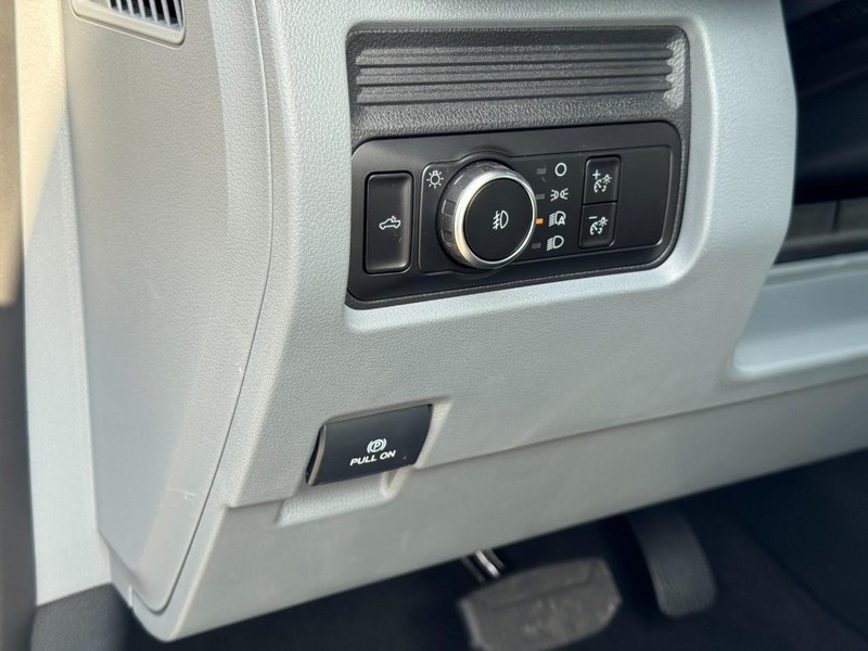 Ford Super Duty F-350 SRW Vehicle Image 13