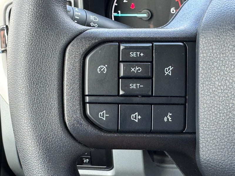 Ford Super Duty F-350 SRW Vehicle Image 14