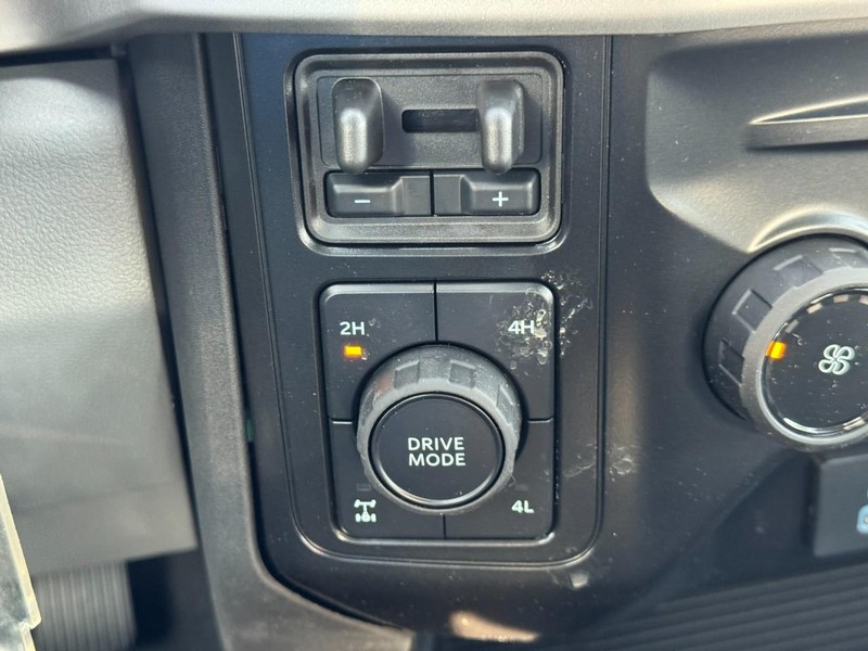 Ford Super Duty F-350 SRW Vehicle Image 16