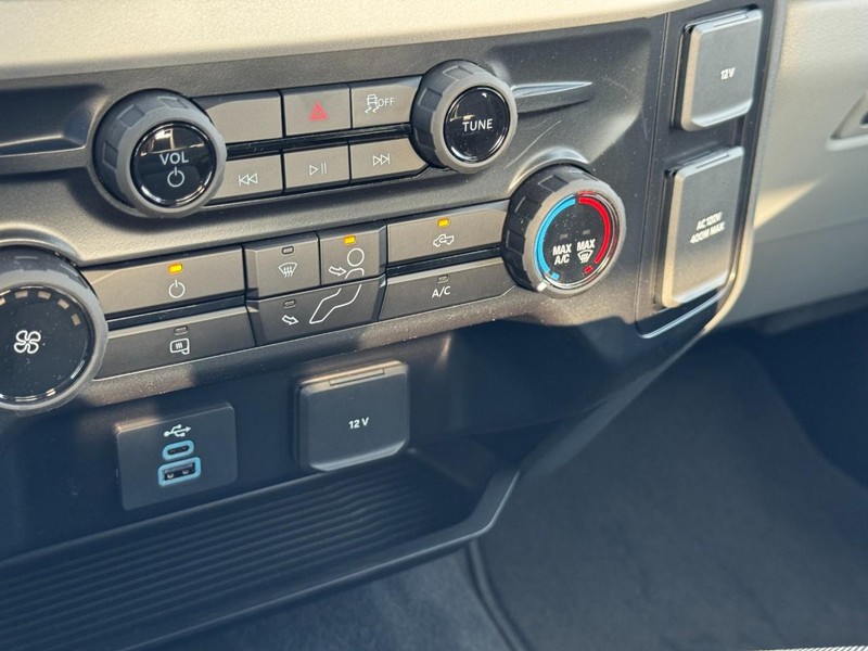 Ford Super Duty F-350 SRW Vehicle Image 17