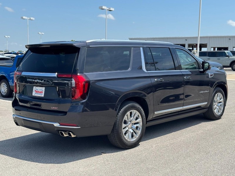 GMC Yukon XL Vehicle Image 03