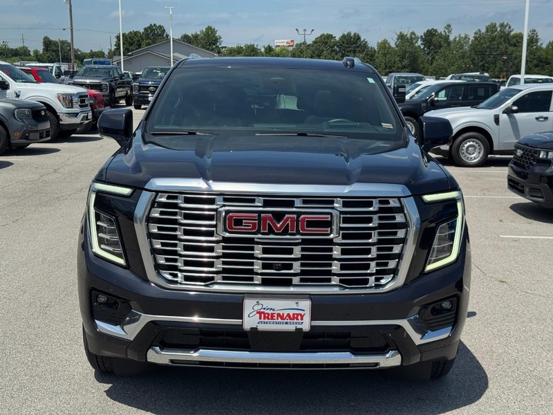 GMC Yukon XL Vehicle Image 09