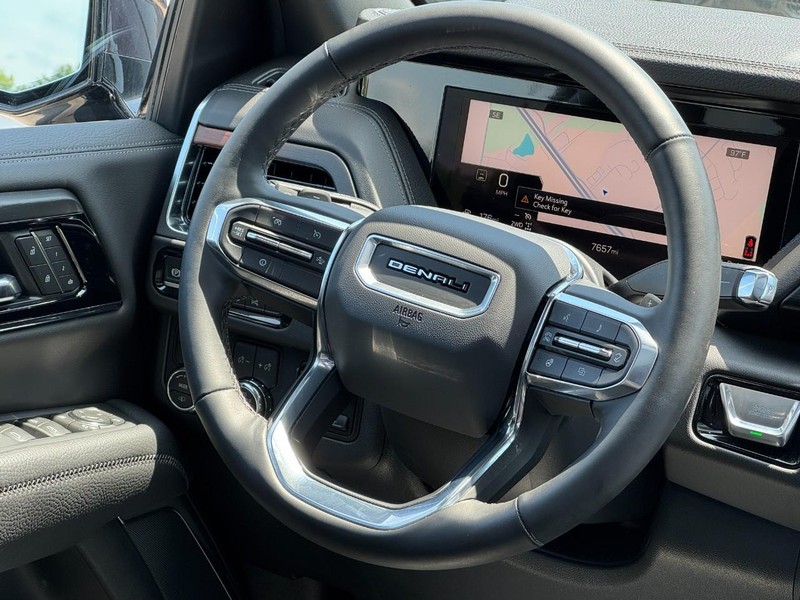 GMC Yukon XL Vehicle Image 13