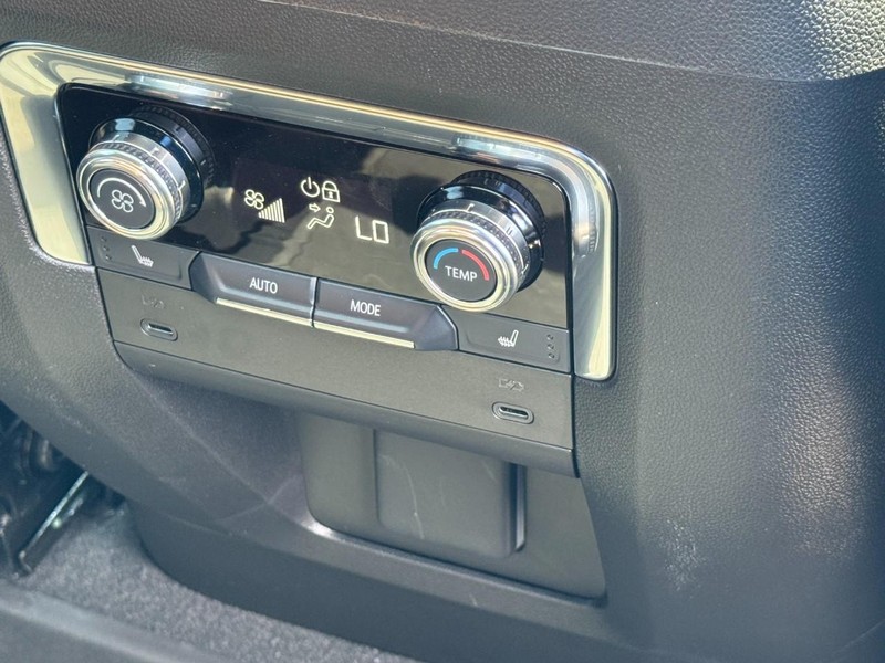 GMC Yukon XL Vehicle Image 16