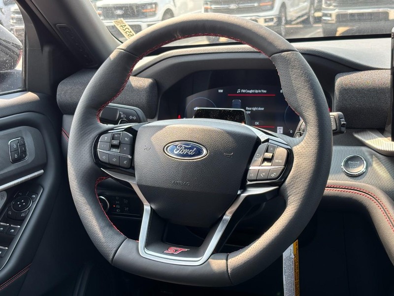 Ford Explorer Vehicle Image 07
