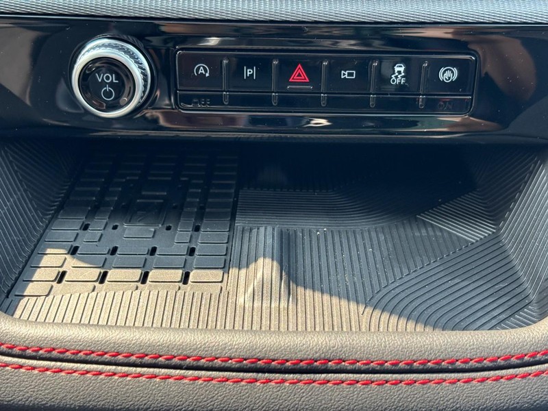 Ford Explorer Vehicle Image 09