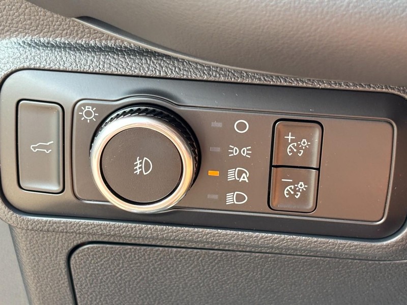 Ford Explorer Vehicle Image 11