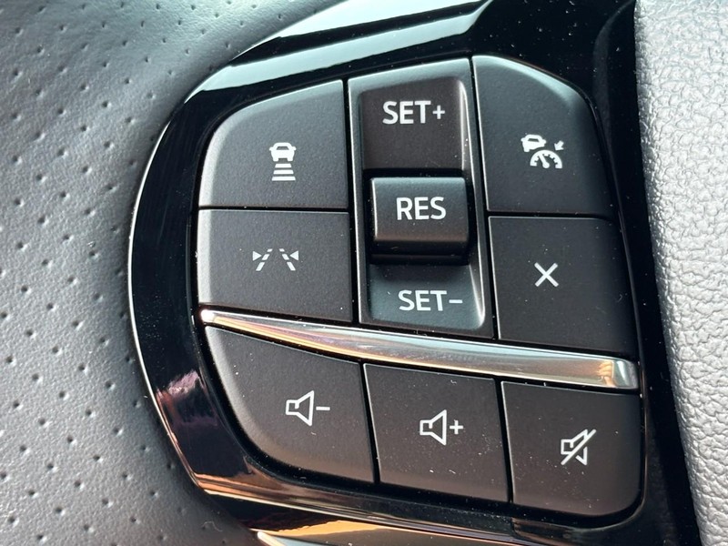 Ford Explorer Vehicle Image 12