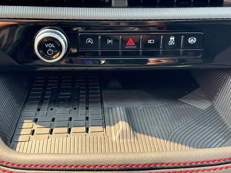 Ford Explorer Vehicle Image 17