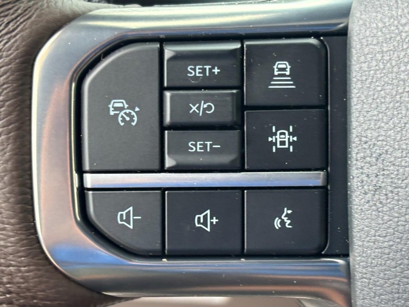 Ford Super Duty F-250 SRW Vehicle Image 12