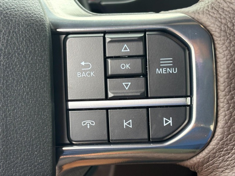 Ford Super Duty F-250 SRW Vehicle Image 13