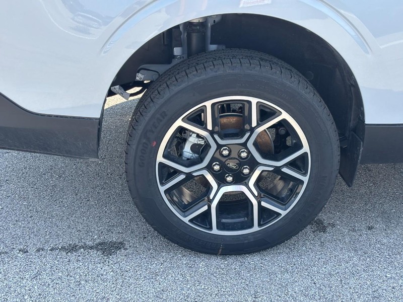 Ford Maverick Vehicle Image 04