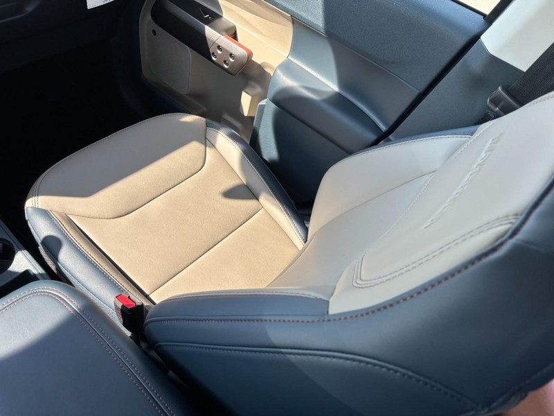 Ford Maverick Vehicle Image 10