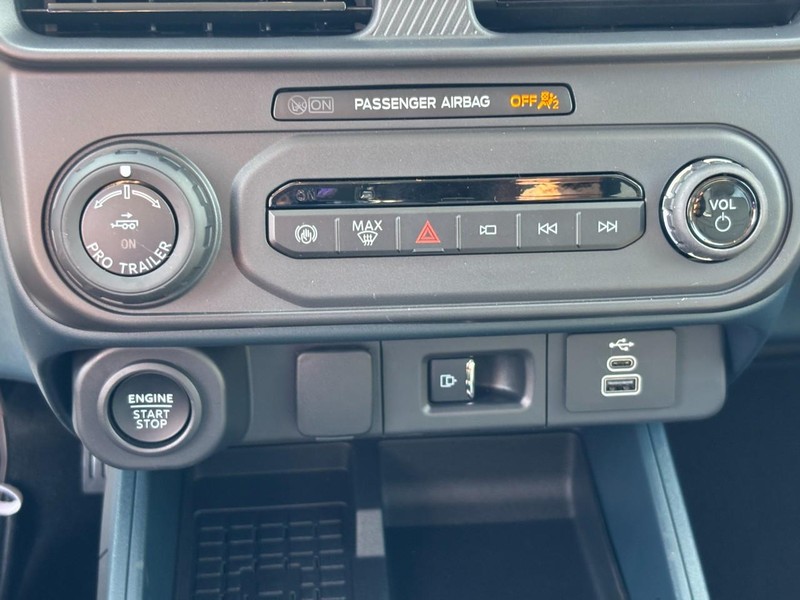 Ford Maverick Vehicle Image 18
