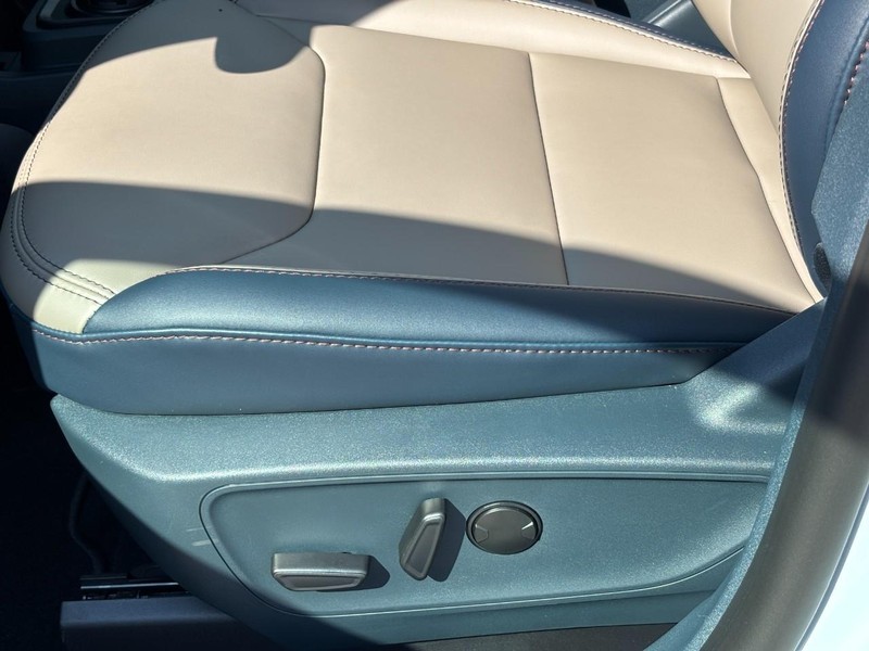 Ford Maverick Vehicle Image 20