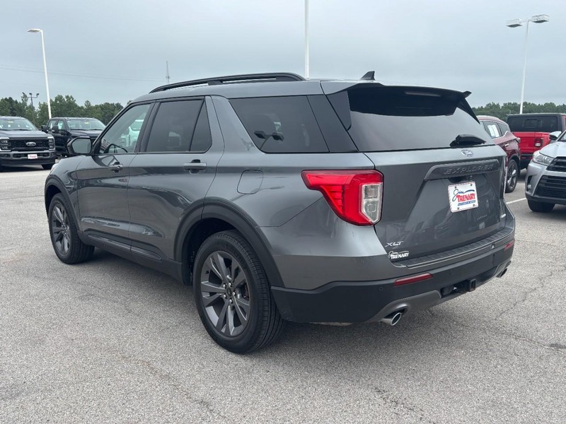 Ford Explorer Vehicle Image 06