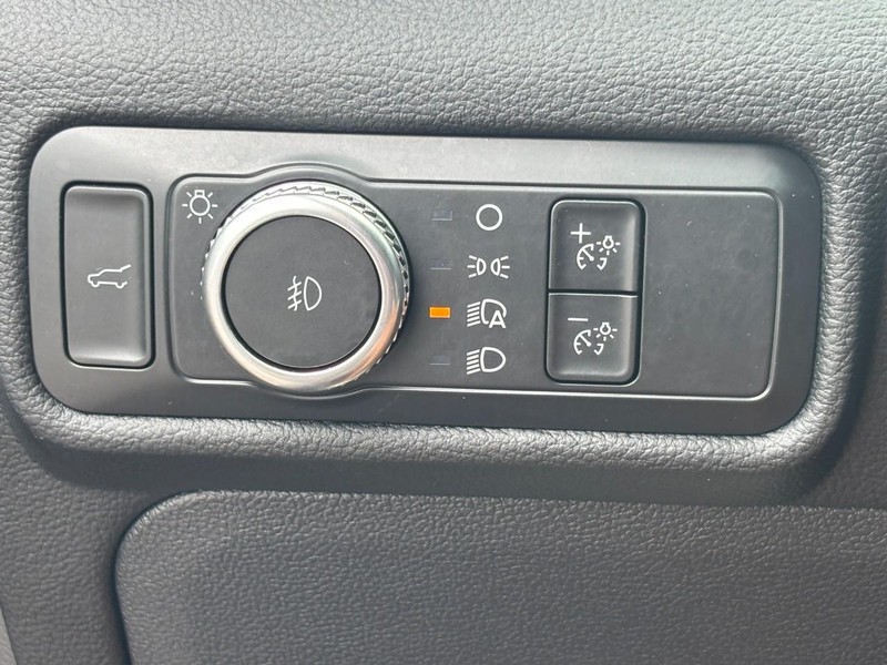 Ford Explorer Vehicle Image 17