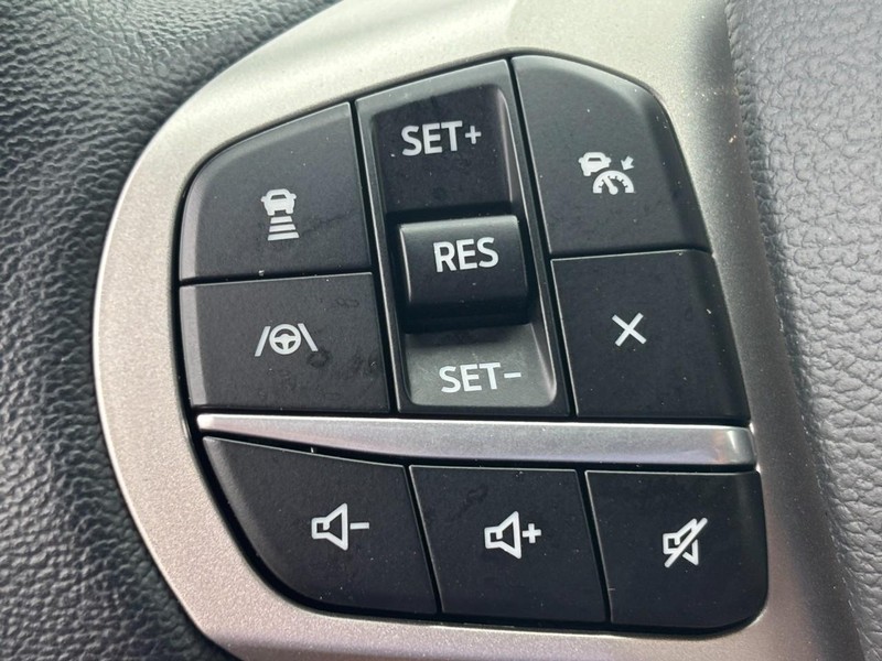 Ford Explorer Vehicle Image 18