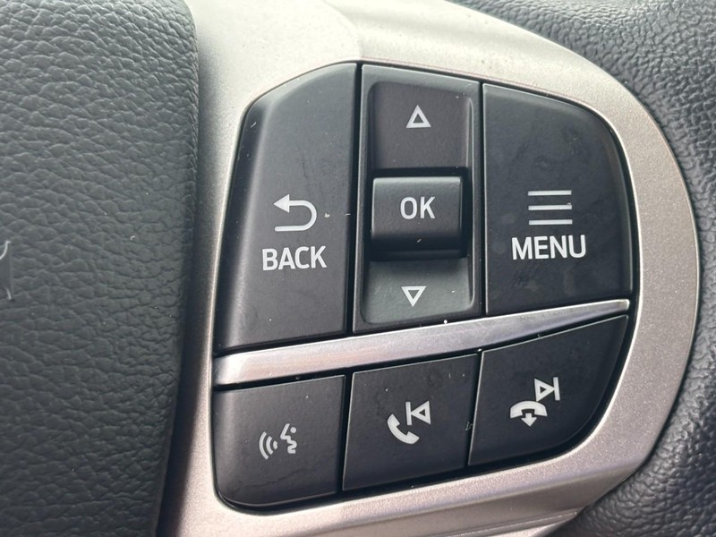 Ford Explorer Vehicle Image 19