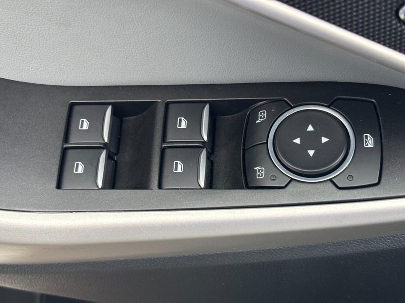 Ford Explorer Vehicle Image 25