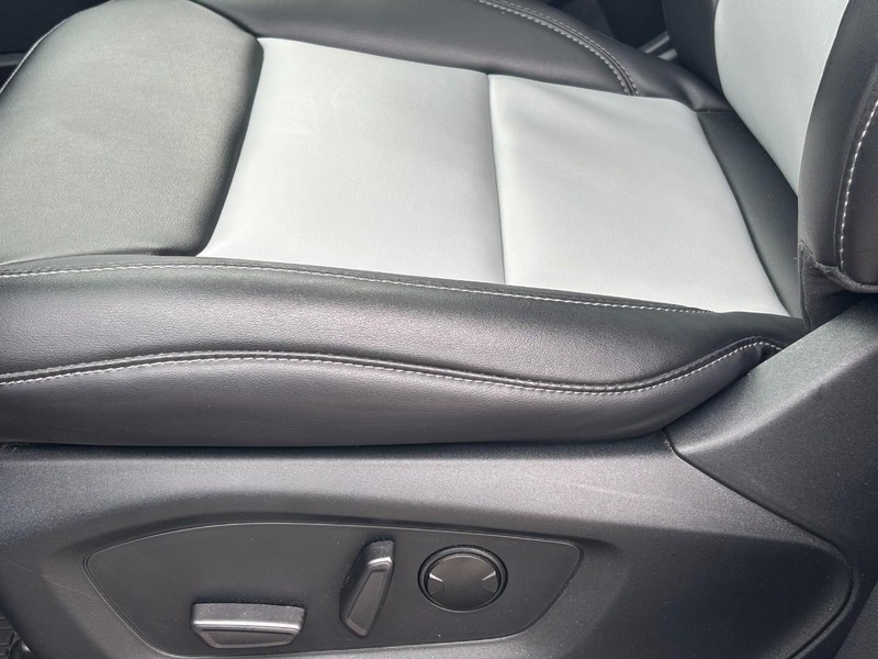 Ford Explorer Vehicle Image 26