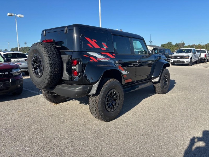 Ford Bronco Vehicle Full-screen Gallery Image 3