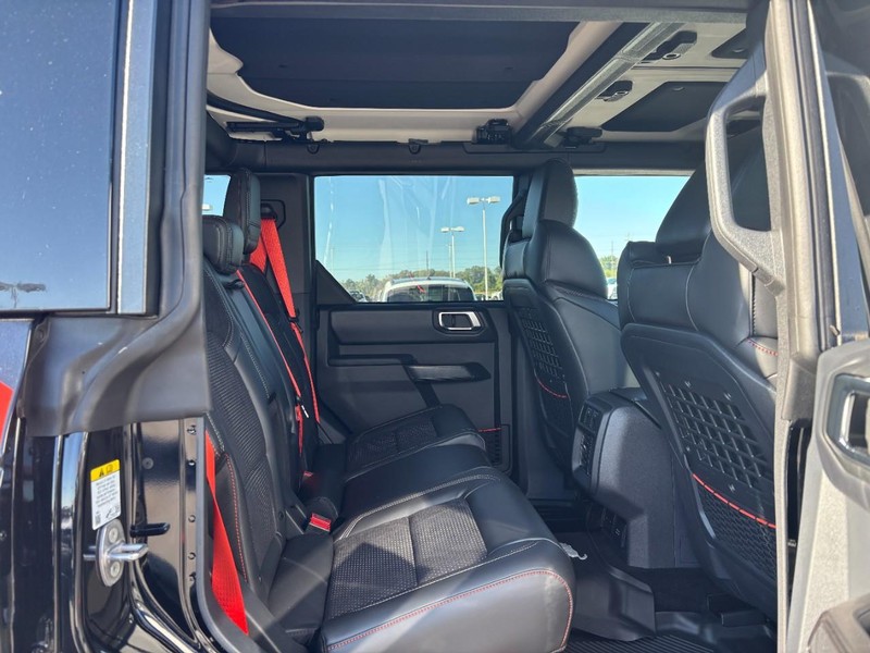 Ford Bronco Vehicle Full-screen Gallery Image 5