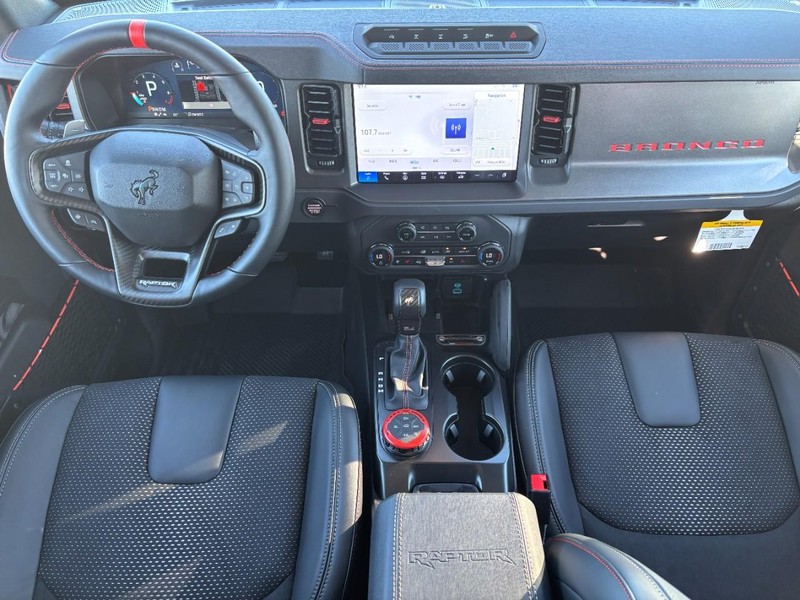 Ford Bronco Vehicle Full-screen Gallery Image 6