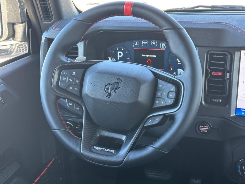 Ford Bronco Vehicle Full-screen Gallery Image 7