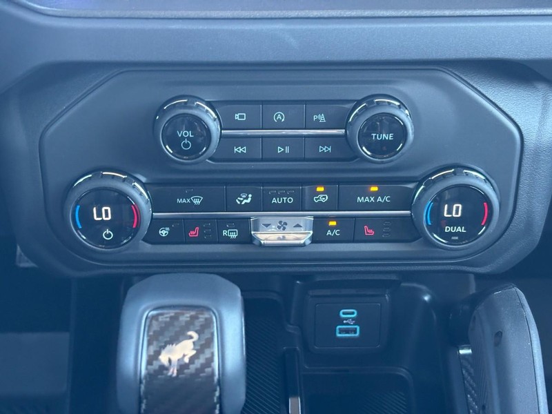 Ford Bronco Vehicle Full-screen Gallery Image 9