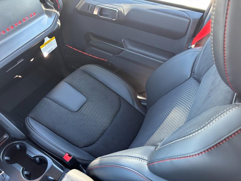 Ford Bronco Vehicle Full-screen Gallery Image 10