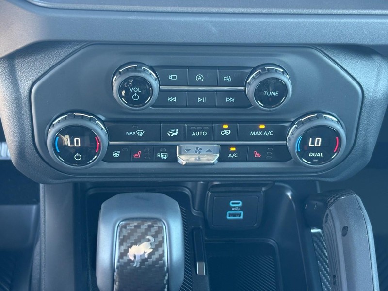 Ford Bronco Vehicle Full-screen Gallery Image 19