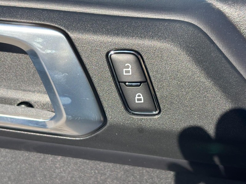 Ford Bronco Vehicle Full-screen Gallery Image 20