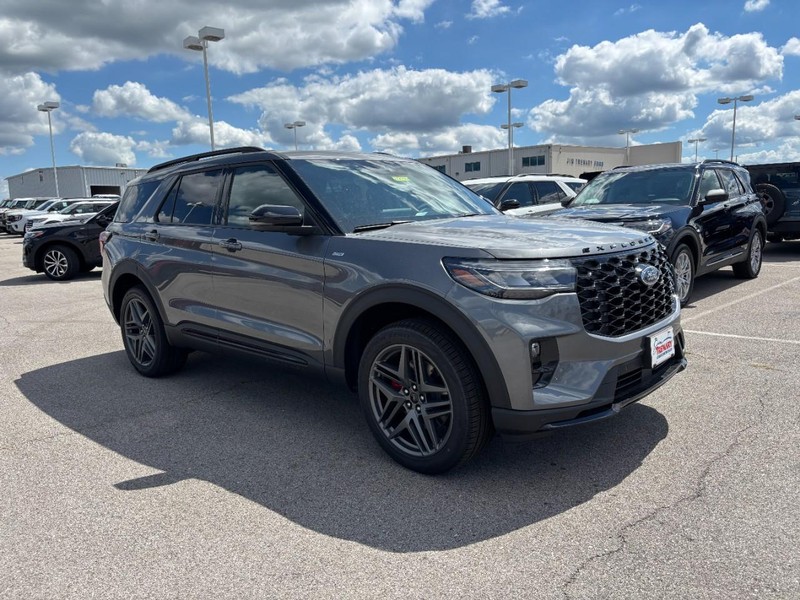 Ford Explorer Vehicle Image 02