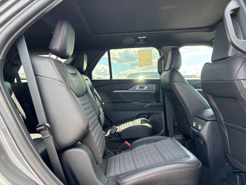 Ford Explorer Vehicle Image 05