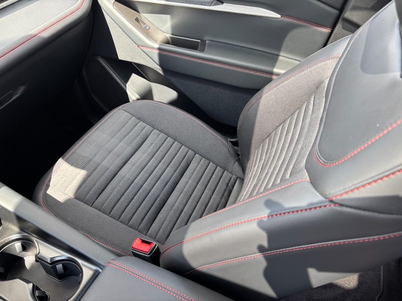 Ford Explorer Vehicle Image 11