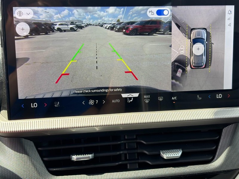Ford Explorer Vehicle Image 17