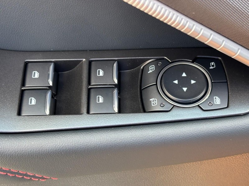 Ford Explorer Vehicle Image 19