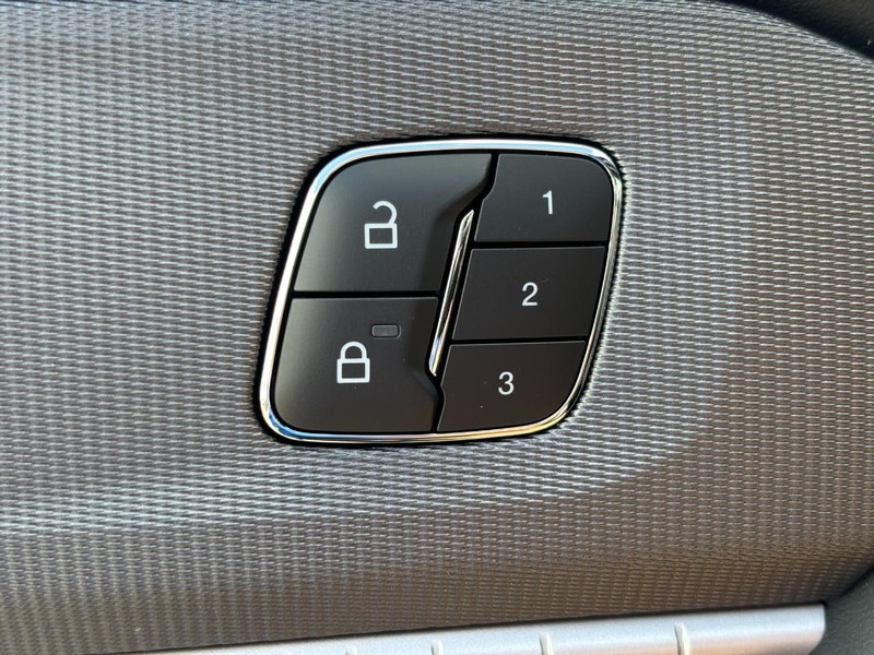 Ford Explorer Vehicle Image 20