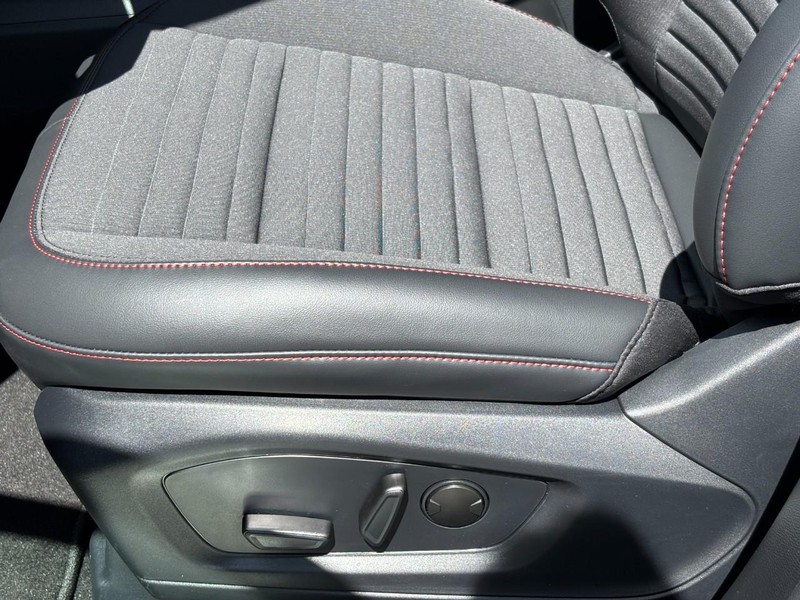 Ford Explorer Vehicle Image 21