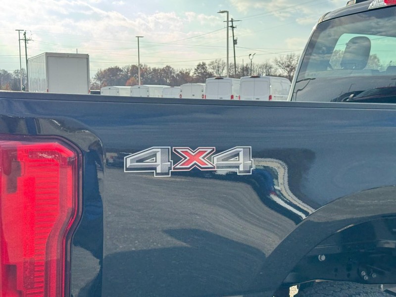 Ford Super Duty F-350 SRW Vehicle Image 04