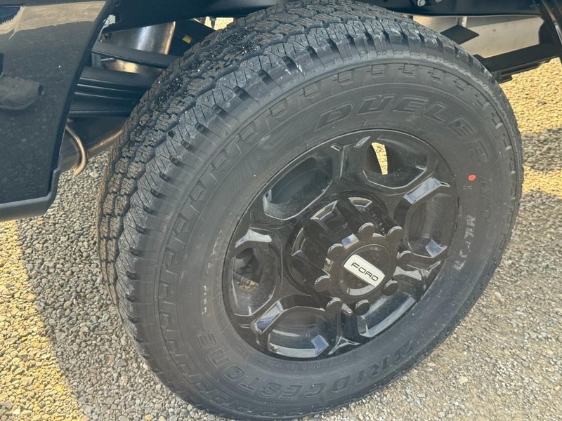 Ford Super Duty F-350 SRW Vehicle Image 05