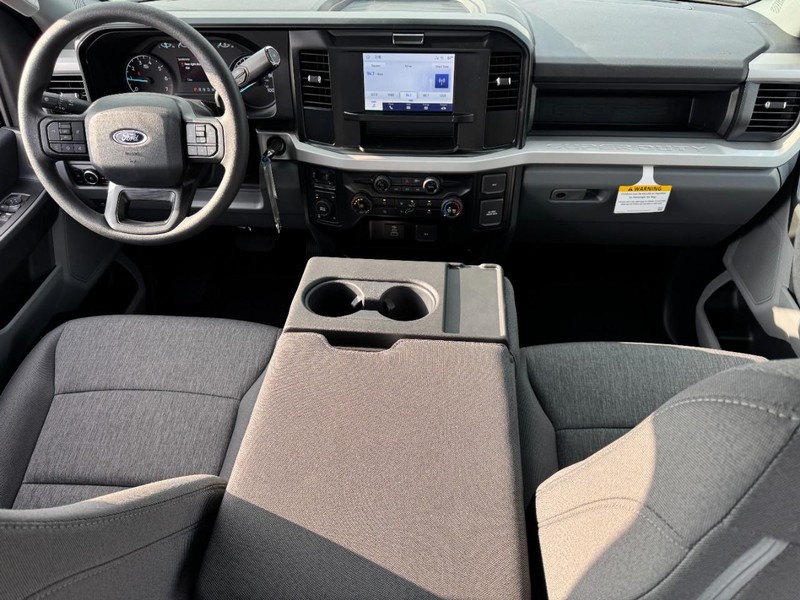 Ford Super Duty F-350 SRW Vehicle Image 07