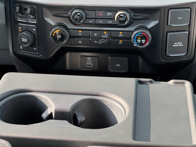 Ford Super Duty F-350 SRW Vehicle Image 10