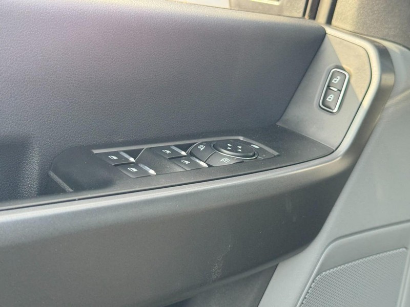 Ford Super Duty F-350 SRW Vehicle Image 12