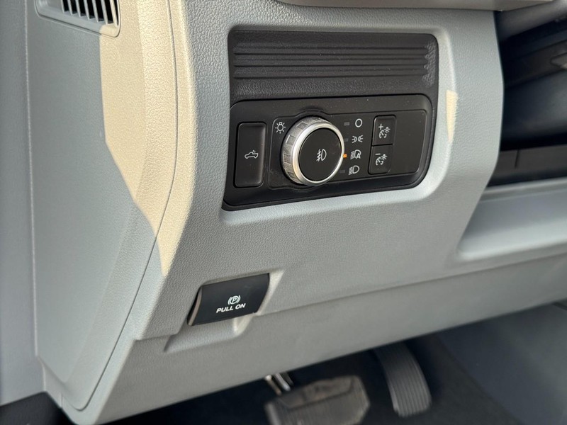 Ford Super Duty F-350 SRW Vehicle Image 13