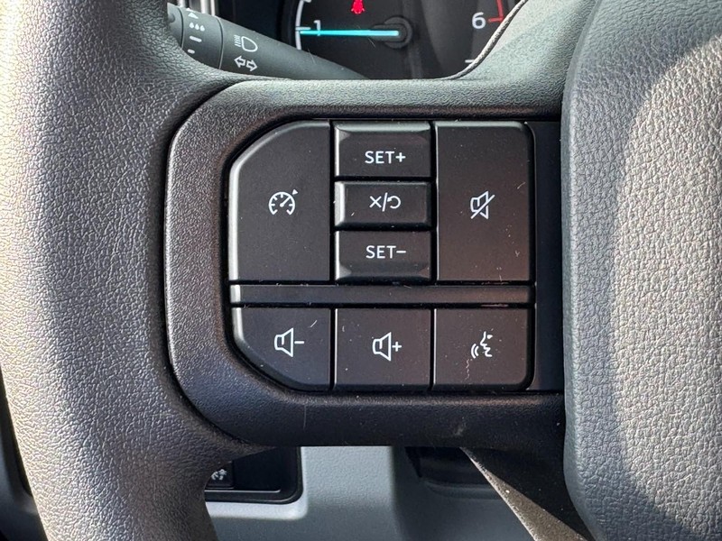 Ford Super Duty F-350 SRW Vehicle Image 14