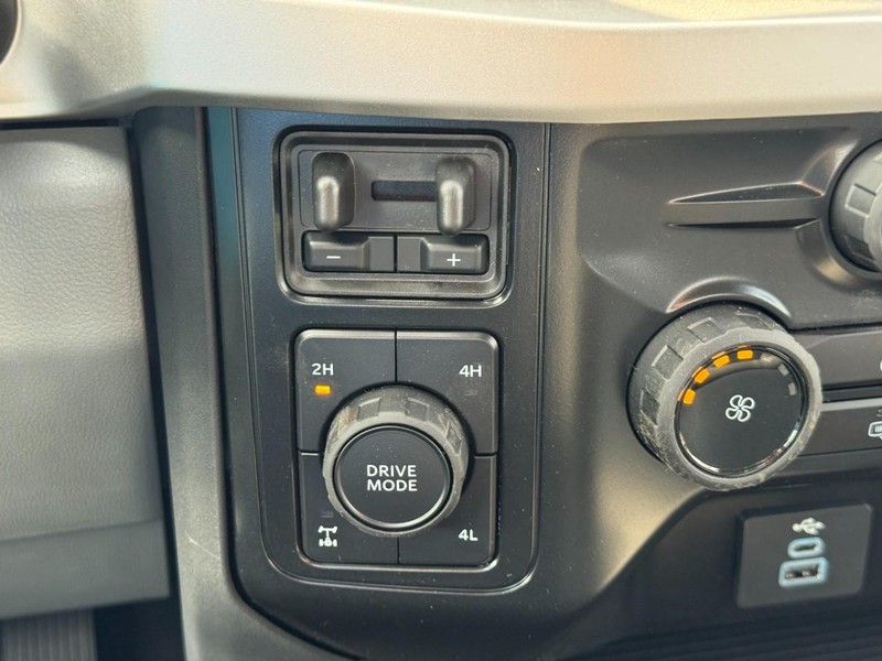 Ford Super Duty F-350 SRW Vehicle Image 16