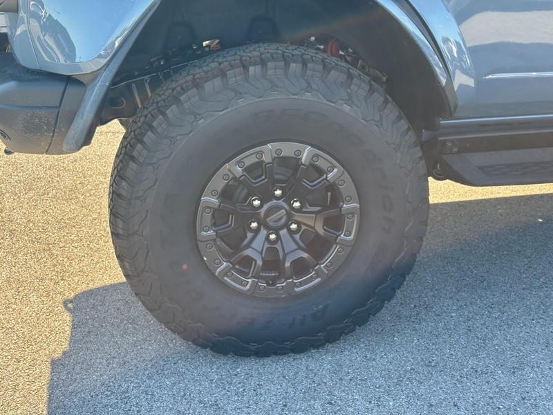 Ford Bronco Vehicle Full-screen Gallery Image 4