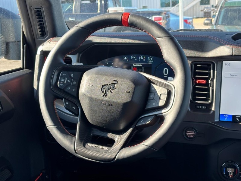 Ford Bronco Vehicle Full-screen Gallery Image 7